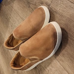 UGG Almeda slip-ons chestnut color size 8 1/2